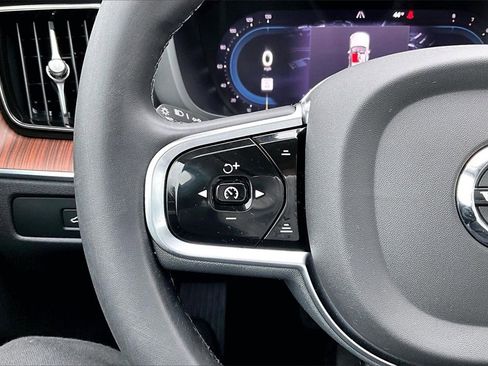 Certified 2023 Volvo XC60 B5 Plus image 10