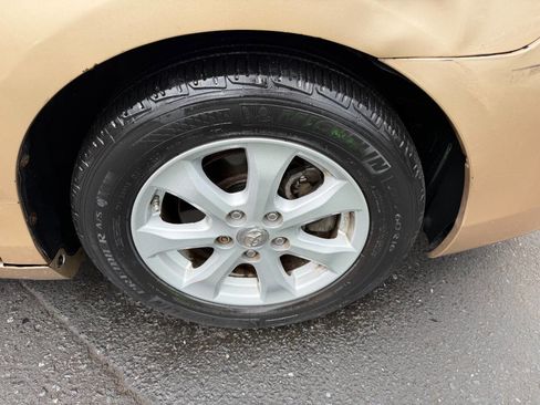 Used 2010 Toyota Camry LE FWD image 6