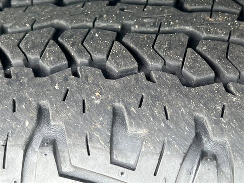 Used 2022 Jeep Cherokee Trailhawk image 8