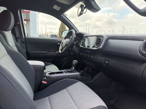Certified 2022 Toyota Tacoma TRD Sport image 32