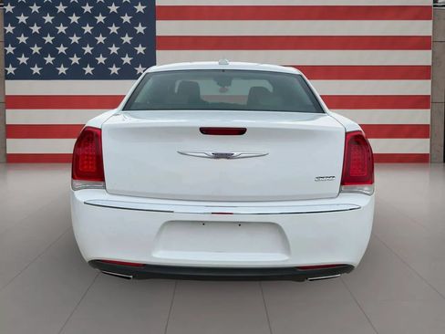 Used 2019 Chrysler 300 Limited RWD image 6