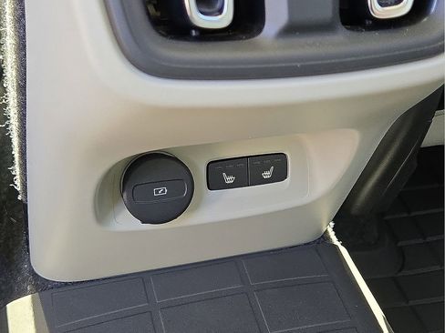 New 2026 Volvo XC40 B5 Plus w/ Protection Package Premier image 16