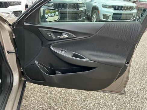 Used 2024 Chevrolet Malibu LT image 30