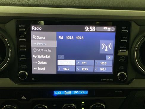 Used 2022 Toyota Tacoma TRD Sport w/ Technology Package AWD/4WD image 18