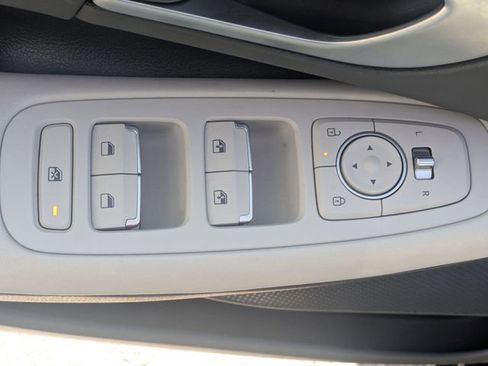 Used 2025 Hyundai Sonata SEL FWD image 12