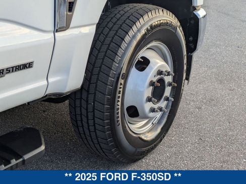 Used 2025 Ford F350 XL w/ XL Chrome Package image 12