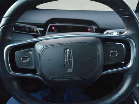 Used 2024 Lincoln Nautilus Reserve w/ Equipment Group 202A image 11