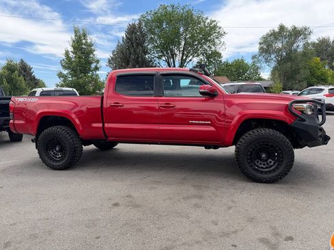 Used 2018 Toyota Tacoma TRD Off-Road w/ Technology Package AWD/4WD image 90
