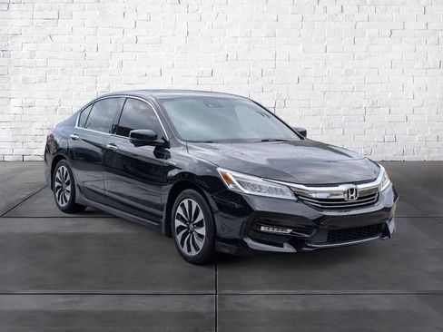 Used 2017 Honda Accord Touring image 2