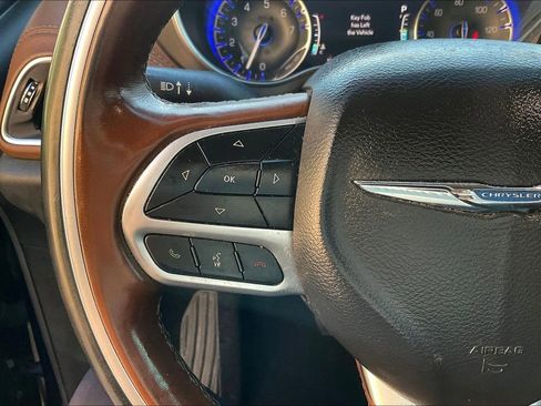 Used 2019 Chrysler Pacifica Limited w/ Tire & Wheel Group FWD image 17