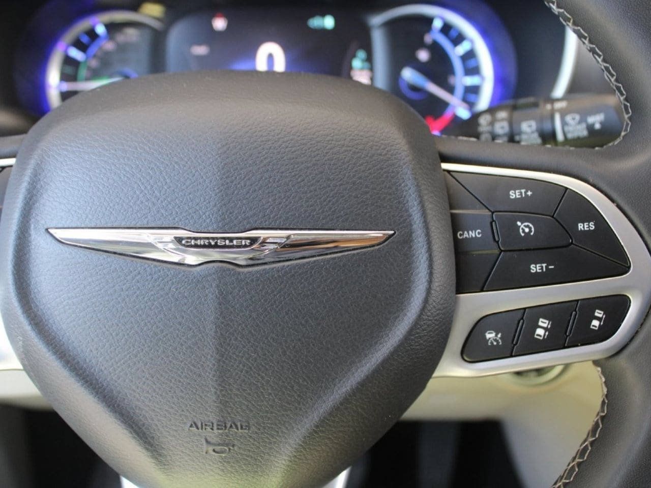 Used 2023 Chrysler Pacifica Touring-L FWD image 28