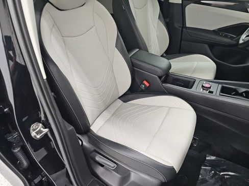 Used 2025 Volkswagen Tiguan SE w/ Panoramic Sunroof Package AWD/4WD image 35