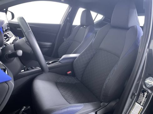 Used 2020 Toyota C-HR XLE FWD image 12