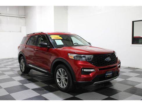 Used 2022 Ford Explorer Limited w/ Equipment Group 301A image 2
