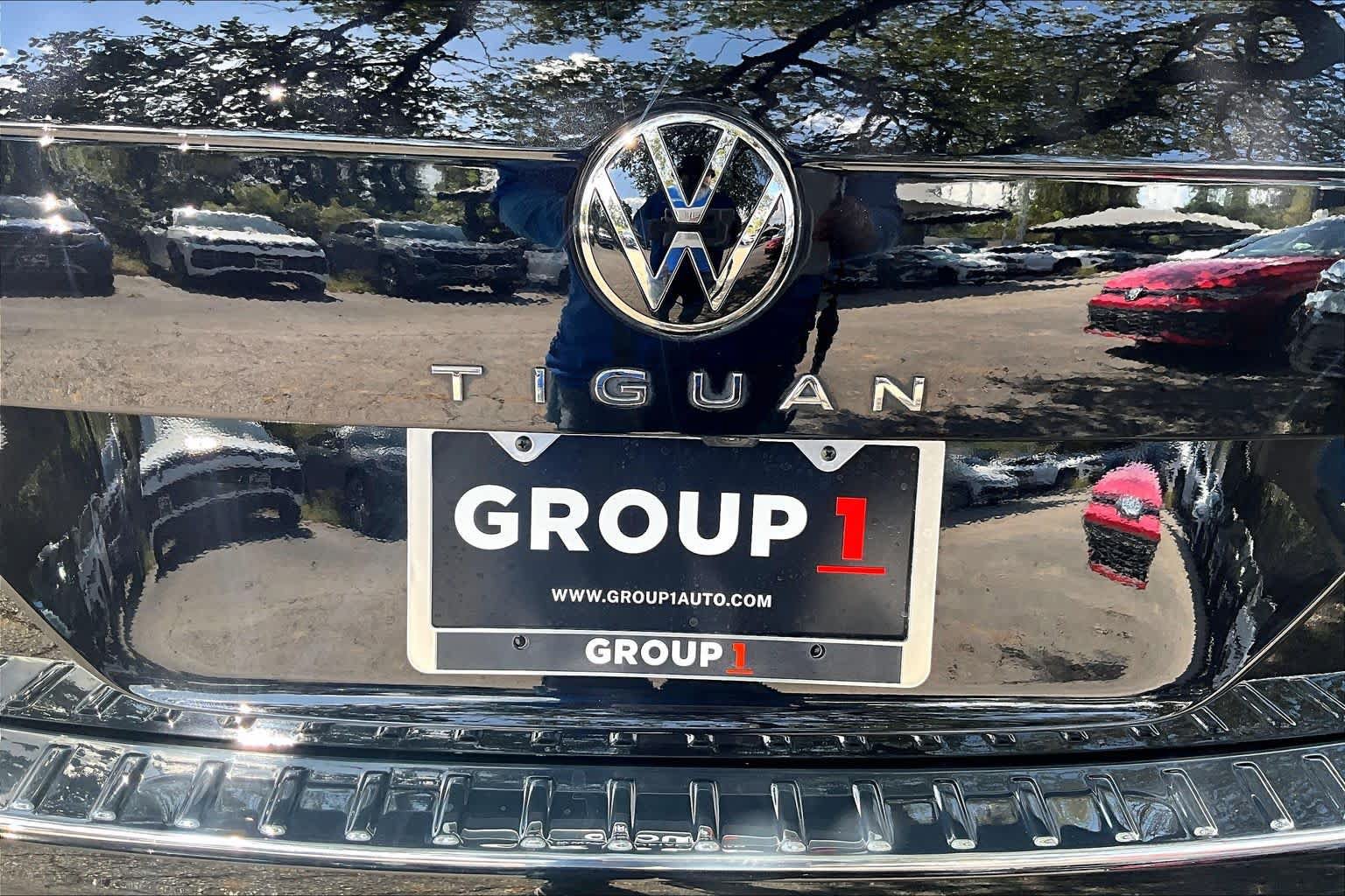Used 2022 Volkswagen Tiguan SE w/ Panoramic Sunroof Package FWD image 33