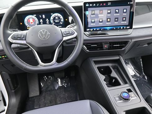 New 2026 Volkswagen Tiguan SE AWD/4WD image 37
