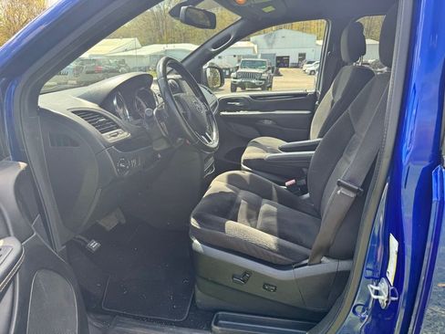 Used 2019 Dodge Grand Caravan SE FWD image 13