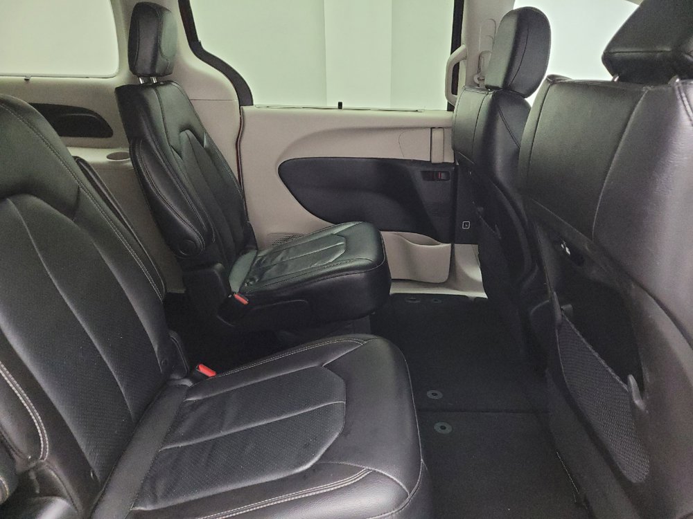 Used 2022 Chrysler Pacifica Touring-L FWD image 19