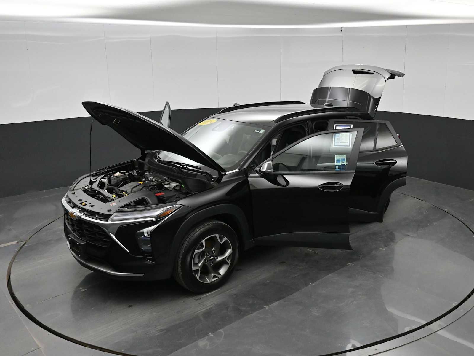 Used 2025 Chevrolet Trax LT FWD image 45