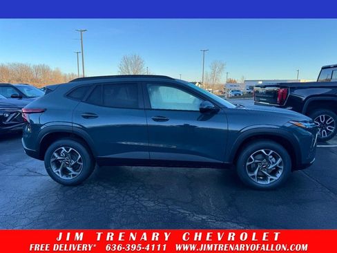 New 2026 Chevrolet Trax LT image 1