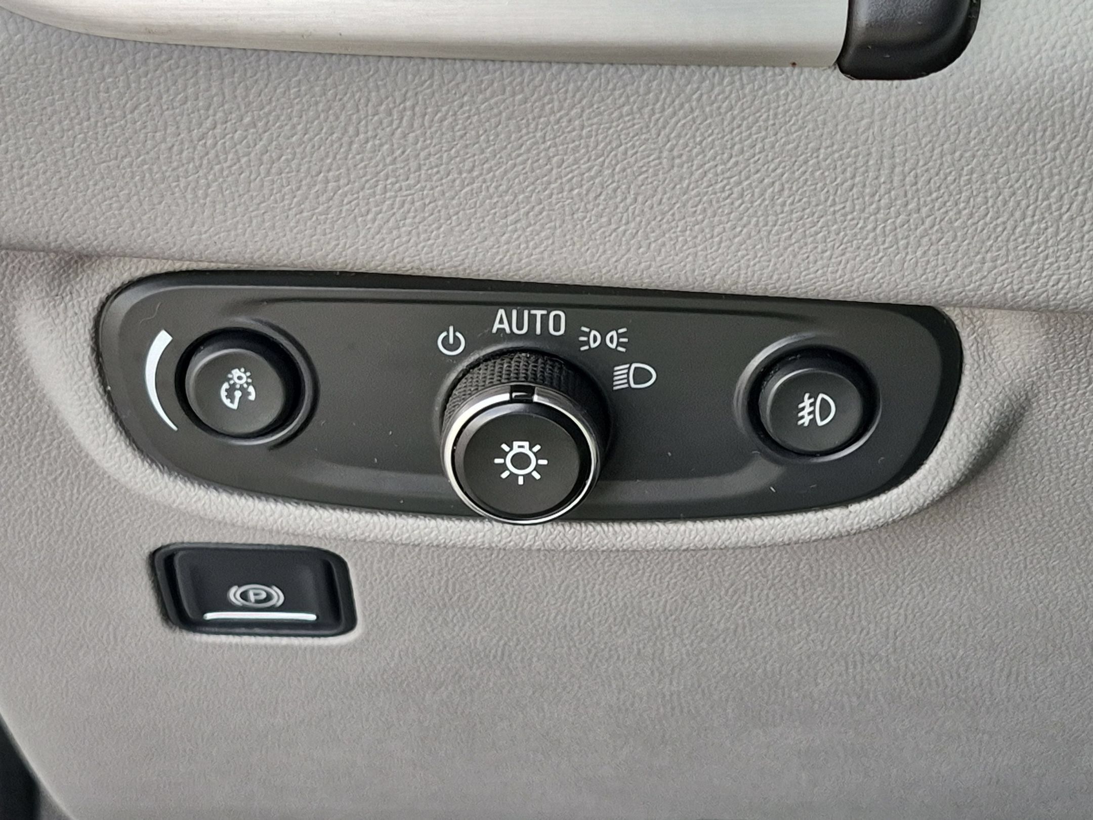 Used 2022 GMC Terrain SLT w/ Infotainment Package II AWD/4WD image 19