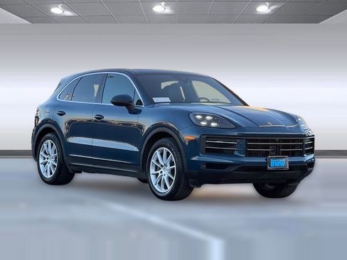 Used 2024 Porsche Cayenne image 6