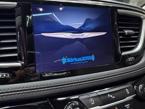 Used 2020 Chrysler Pacifica Limited FWD image 18