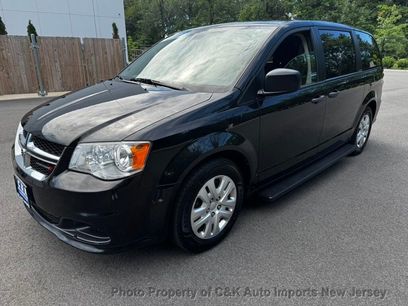 Used 2019 Dodge Grand Caravan SE w/ UConnect Hands-Free Group