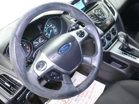 Used 2014 Ford Focus SE FWD image 12