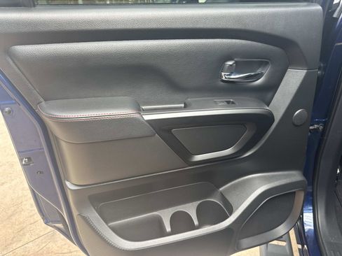 Used 2021 Nissan Titan PRO-4X w/ Pro-4x Convenience Package image 12