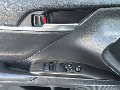 Used 2021 Toyota Camry SE image 22
