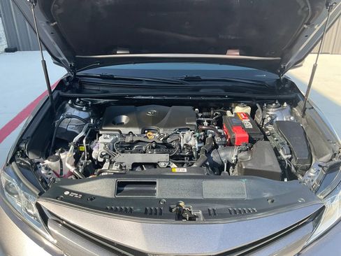 Used 2018 Toyota Camry LE image 29