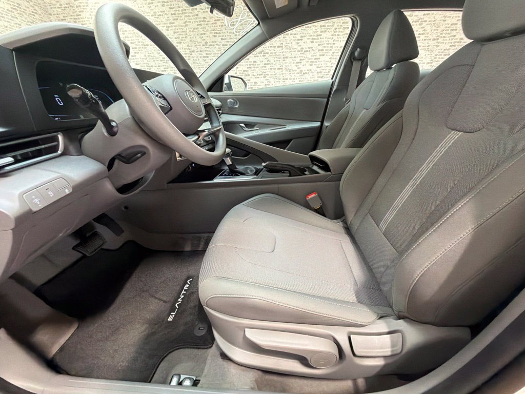 New 2026 Hyundai Elantra SE FWD image 23