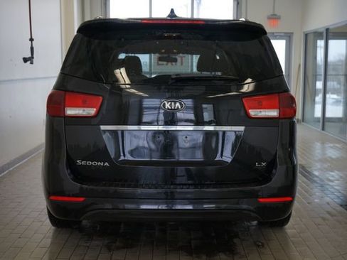 Used 2016 Kia Sedona LX image 12