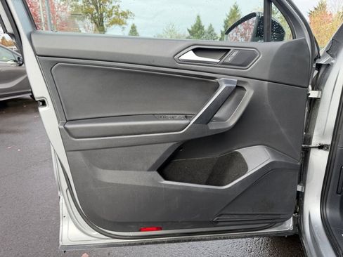 Used 2021 Volkswagen Tiguan SE R-Line image 11