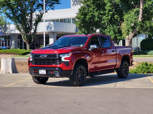 Used 2026 Chevrolet Silverado 1500 LT Trail Boss w/ LT Trail Boss Premium Package AWD/4WD image 2