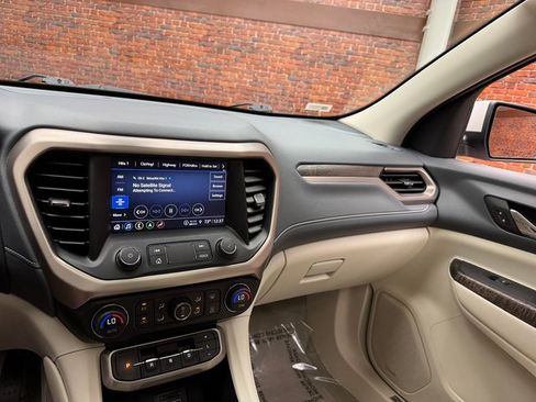 Used 2023 GMC Acadia Denali w/ Denali Technology Package image 17