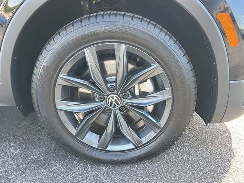 Used 2024 Volkswagen Tiguan SE FWD image 31