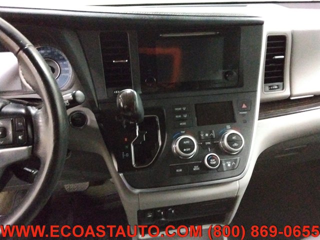 Used 2017 Toyota Sienna XLE w/ XLE Navigation Package AWD/4WD image 12