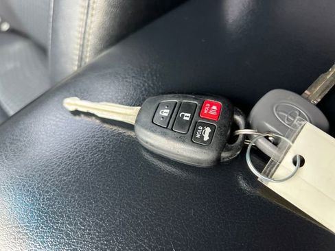 Used 2013 Toyota Camry SE image 28