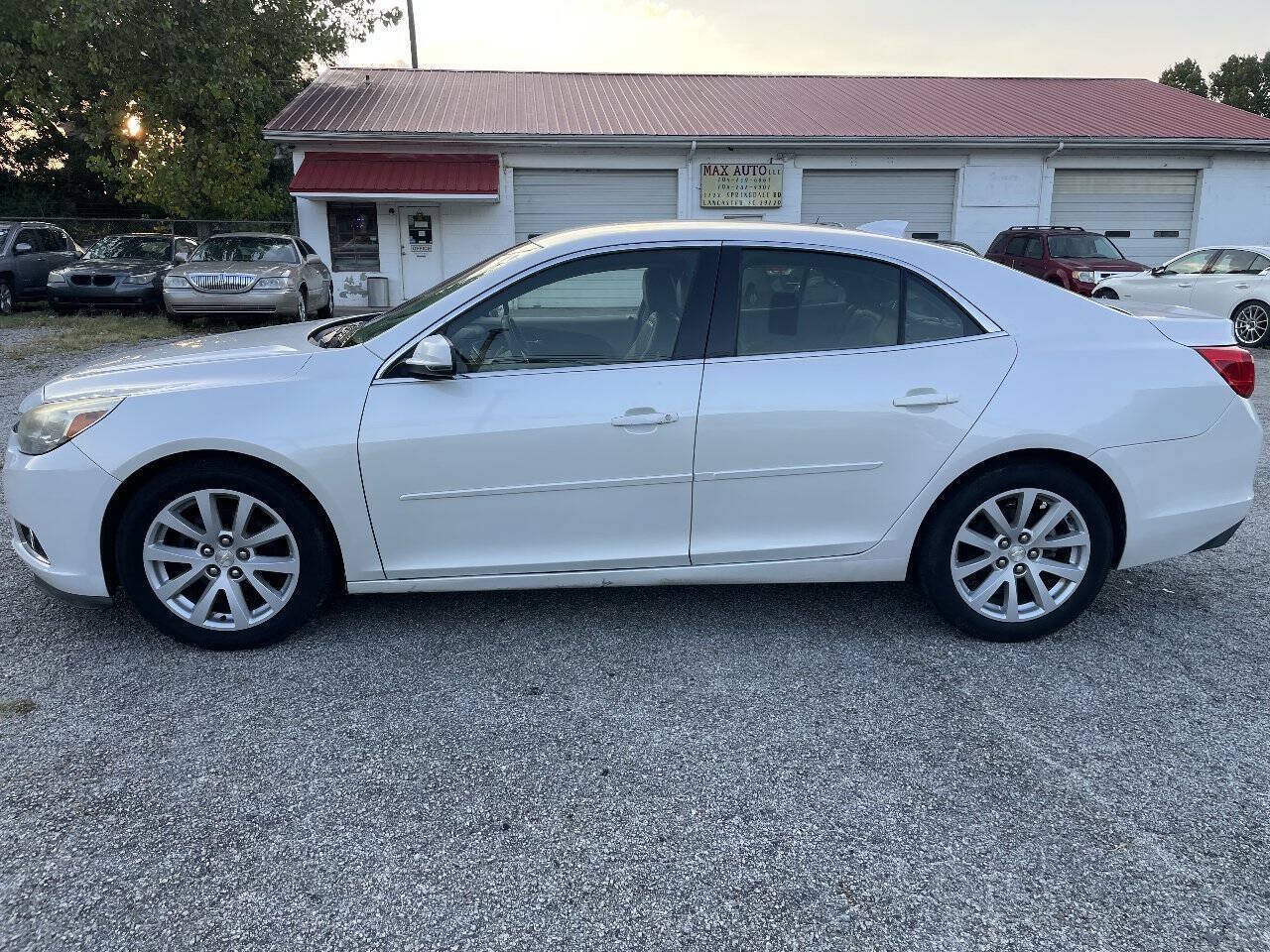 Used 2015 Chevrolet Malibu LT w/ Leather Package FWD image 4