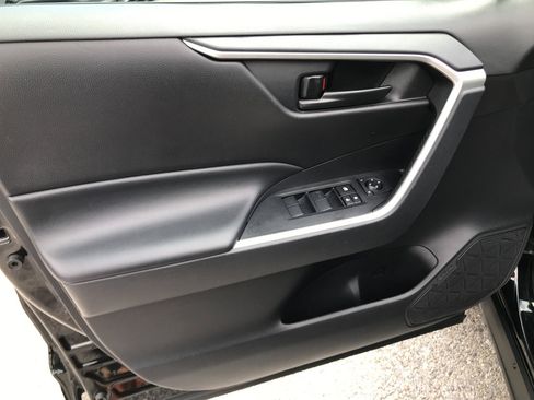 Certified 2025 Toyota RAV4 LE AWD/4WD image 13