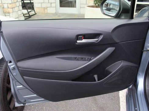 Used 2021 Toyota Corolla LE image 11