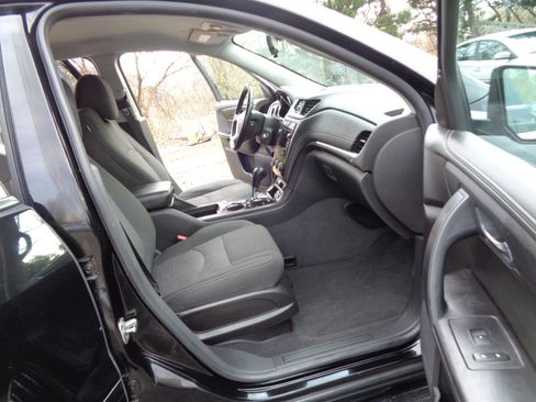 Used 2017 Chevrolet Traverse LT image 15