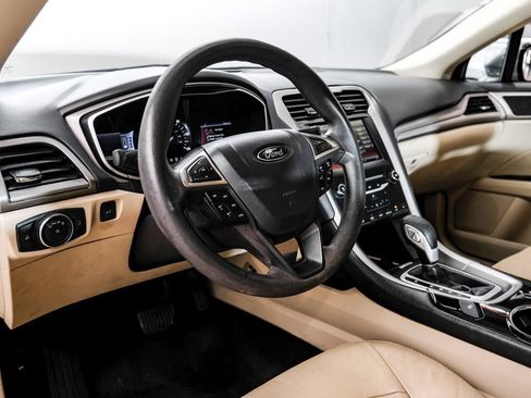 Used 2014 Ford Fusion SE FWD image 3