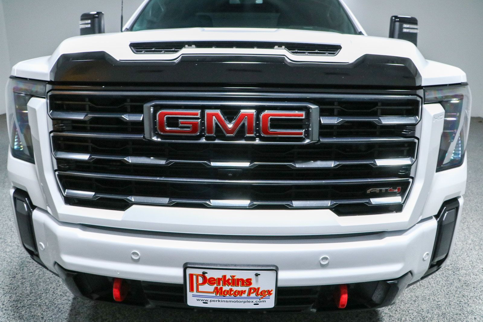 Used 2024 GMC Sierra 2500 AT4 AWD/4WD image 4