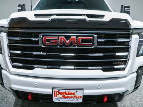 Used 2024 GMC Sierra 2500 AT4 AWD/4WD image 4