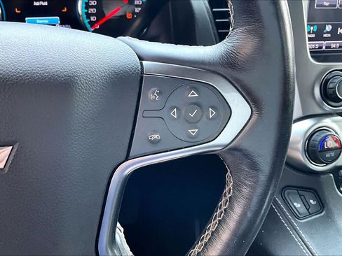 Used 2017 Chevrolet Suburban LT RWD image 25