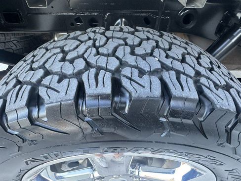 Used 2023 Ford F150 Lariat w/ Trailer Tow Package image 26