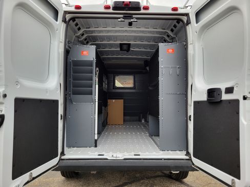 Used 2025 RAM ProMaster 2500 w/ Convenience Group FWD image 17